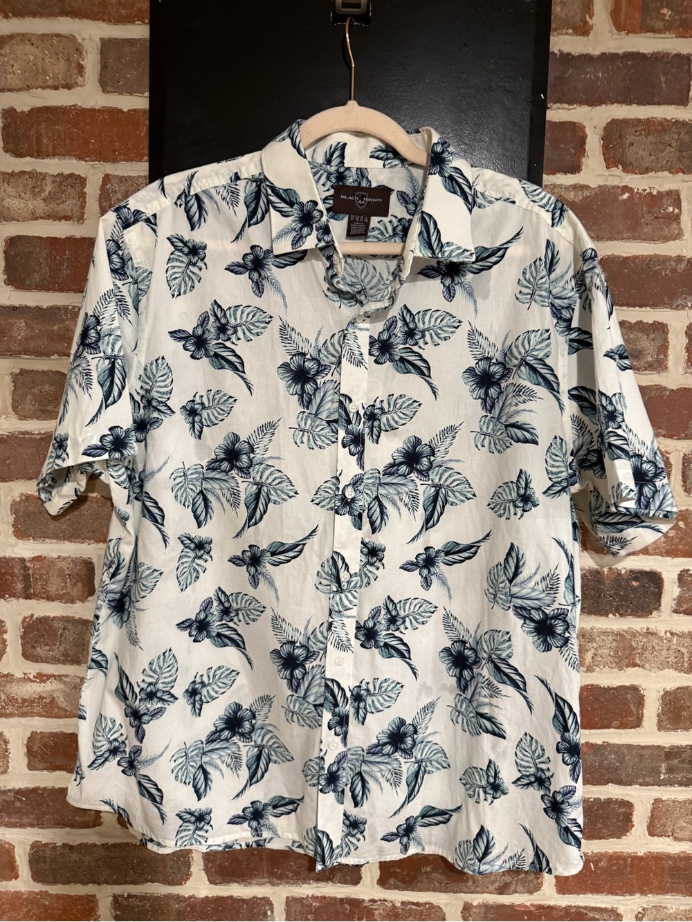 Black Brown 1826 White Short-Sleeve Floral Button-Down Shirt with Navy Print